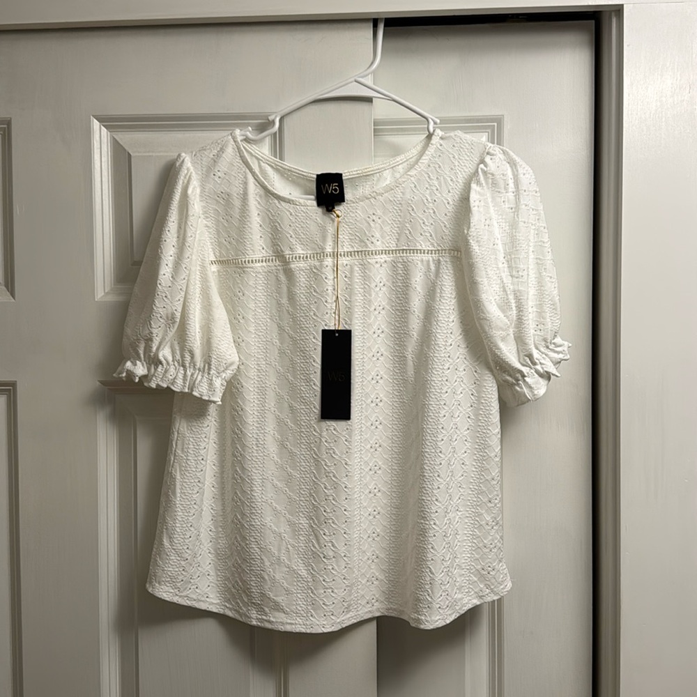 W5 white puffy sleeved short sleeve top